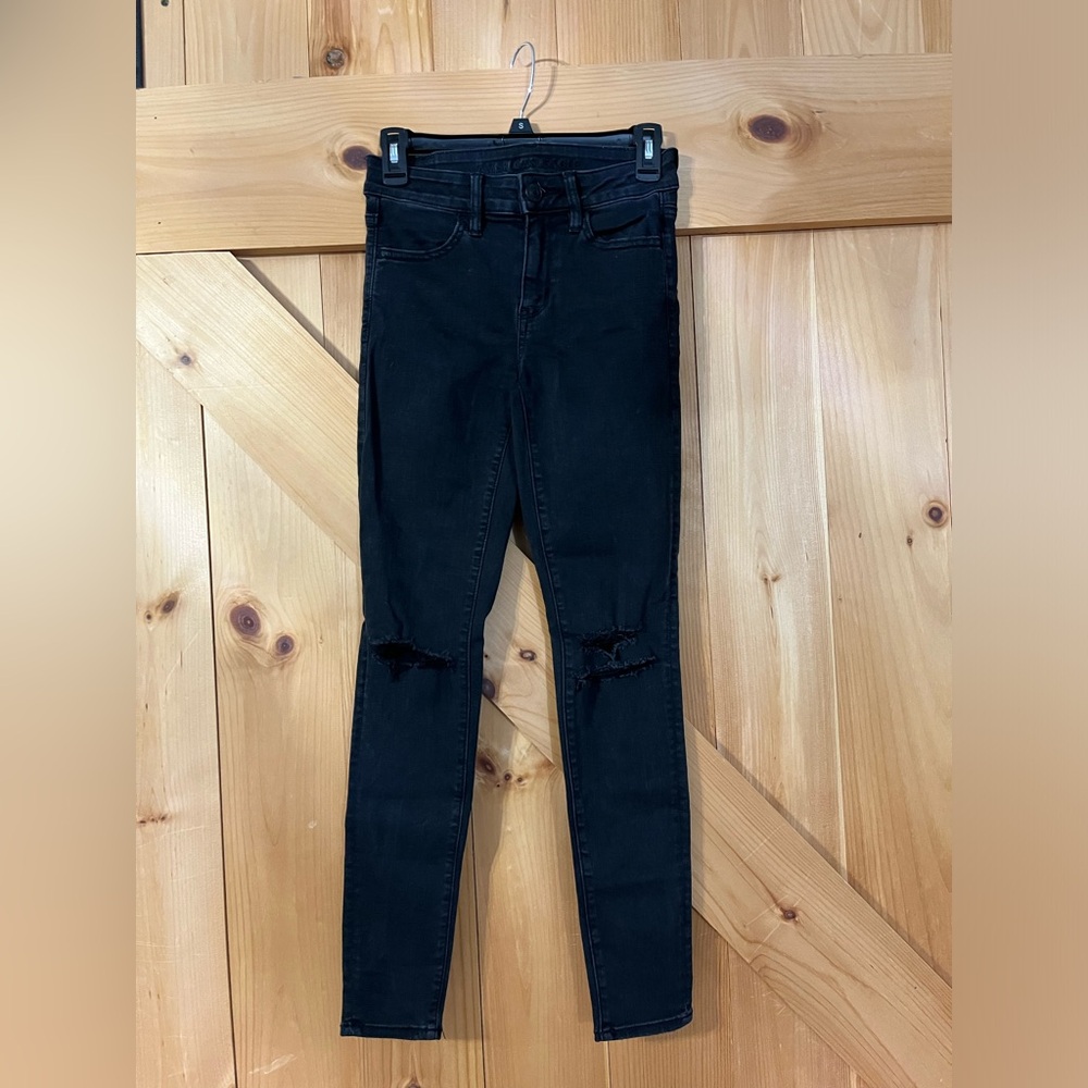 American Eagle Black Knee Ripped Skinny Jeans